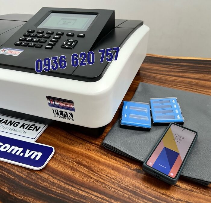 C-7100 đi kèm theo 2 cuvette thạch anh loại 10mm 4 cuvette thủy tinh loại 10mm